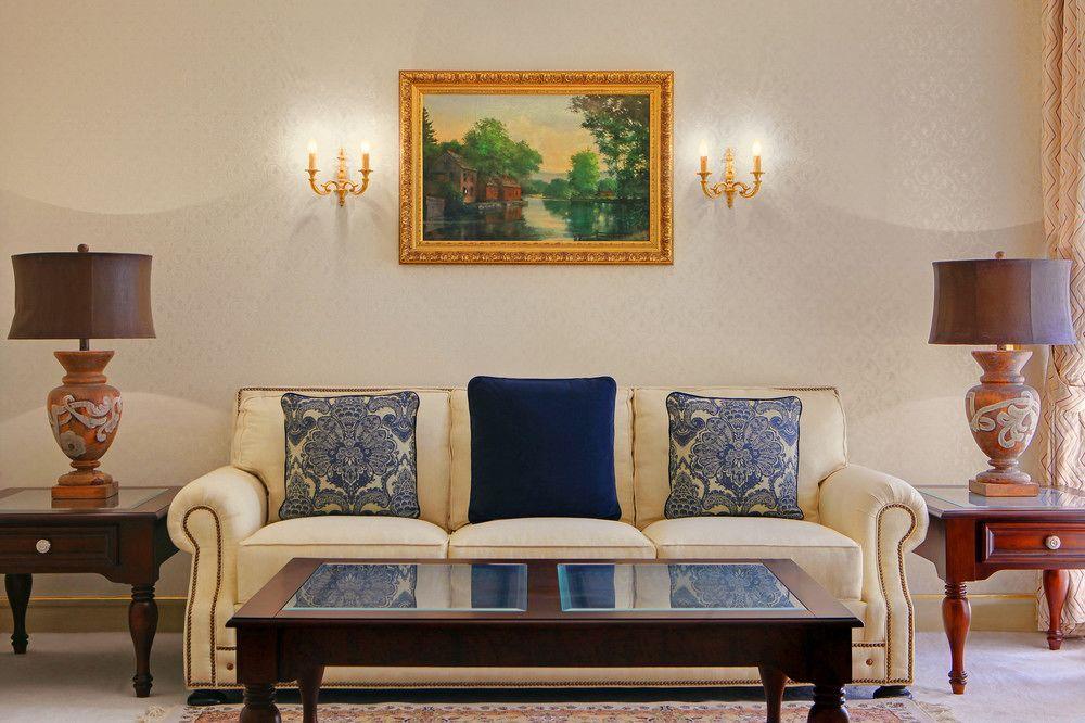 Le Meridien Медина Экстерьер фото A living room with a sofa